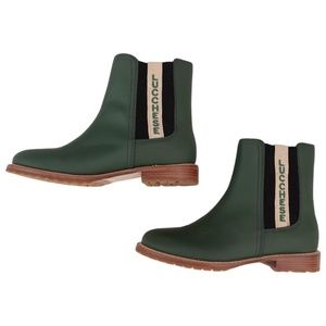 NWOT Lucchese Chelsea Boots